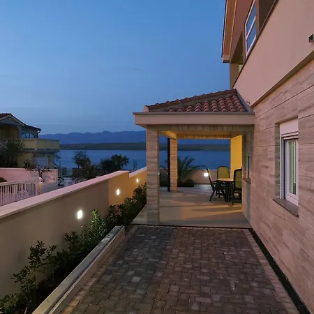 Apartment Vista Vir